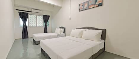 Habitación triple, baño compartido | Wifi gratis y ropa de cama