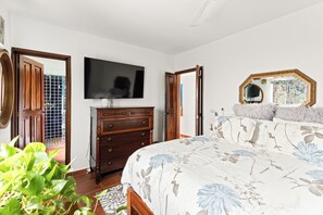 2 bedrooms, iron/ironing board, internet, bed sheets
