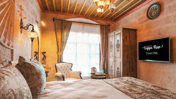 Hanzade Deluxe Stone Room | Sengetøy av topp kvalitet, individuelt dekorert og individuelt innredet