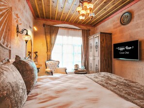 Hanzade Deluxe Stone Room | Hochwertige Bettwaren, individuell dekoriert, individuell eingerichtet