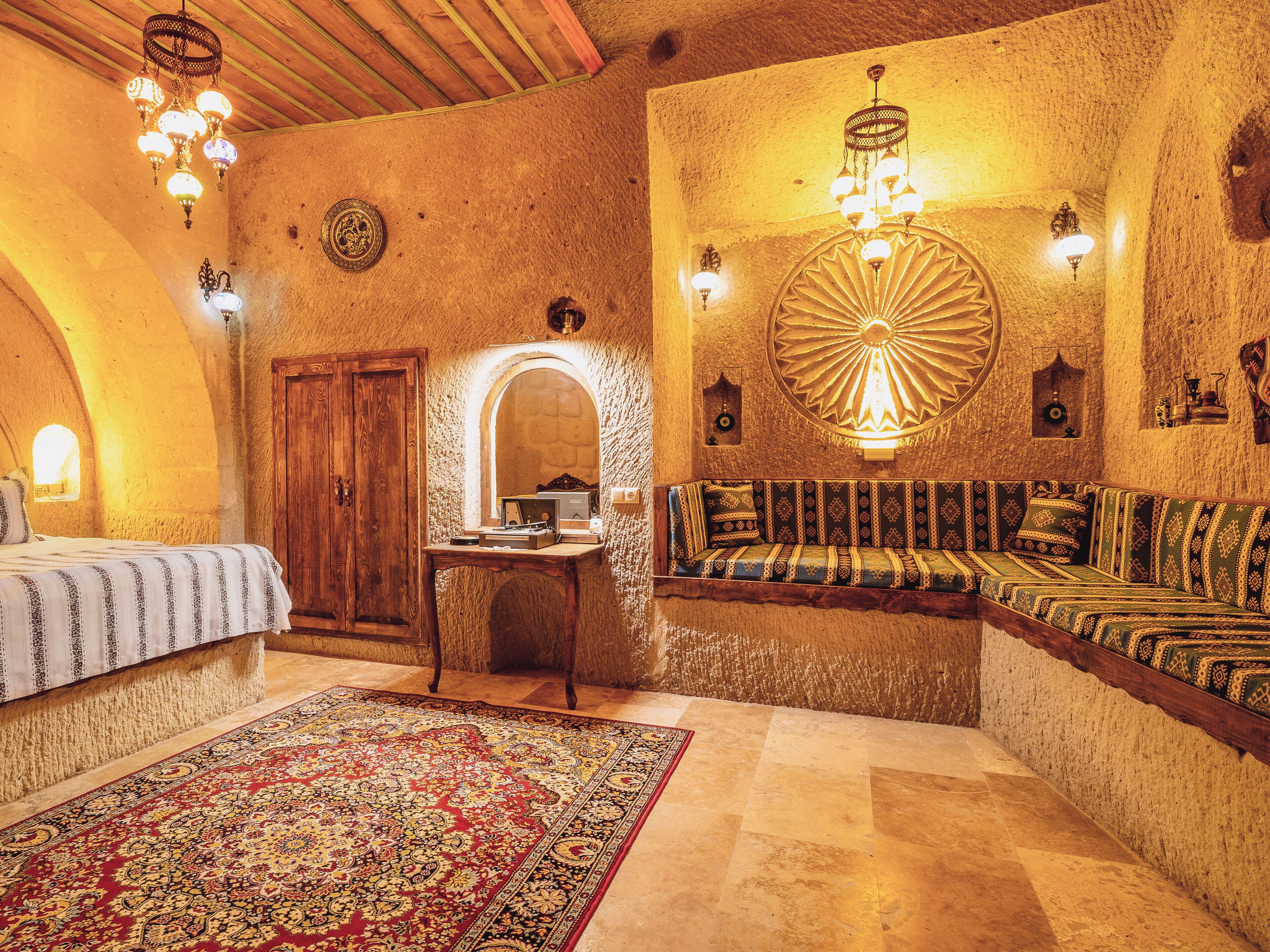 Nimet Deluxe Jacuzzi Cave Suite | บริเวณนั่งเล่น | ทีวีจอแอลซีดี 42 นิ้ว พร้อมช่องดาวเทียม, พื้นอุ่น