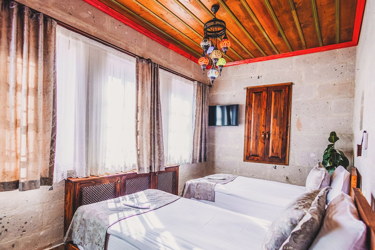 Hurrem Twin Deluxe Room | Roupas de cama premium, quartos à prova de som, Wi-Fi de cortesia