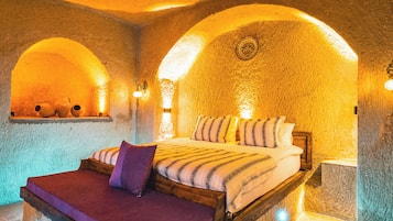 Rom – deluxe | Sengetøy av topp kvalitet, individuelt dekorert og individuelt innredet