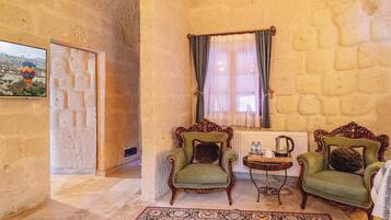 Superior Suite | Living area | 42-inch LCD TV with satellite channels, heated floors