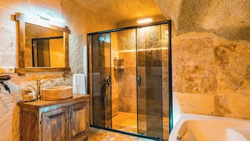 Suite – superior | Bad | Designertoalettartikler, hårføner, tøfler og håndklær