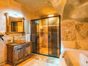 Suite – superior | Bad | Designertoalettartikler, hårføner, tøfler og håndklær