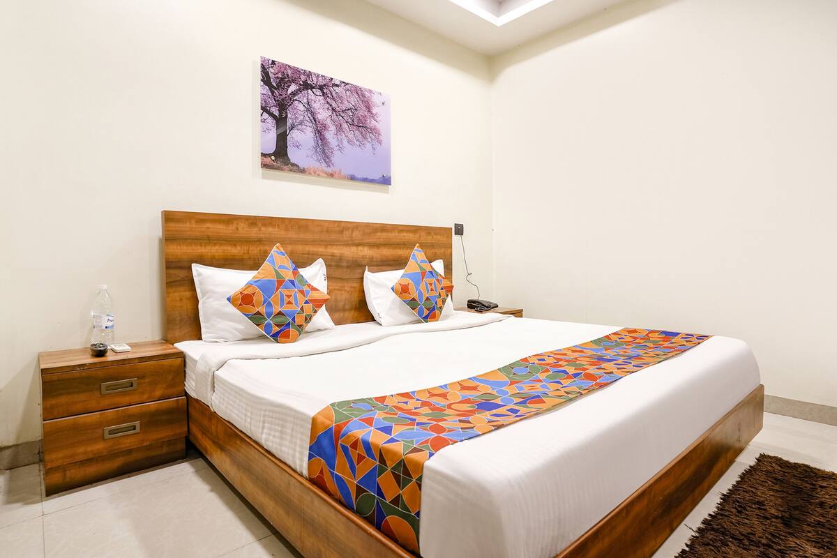 Egyptian cotton sheets, premium bedding, in-room safe, free WiFi
