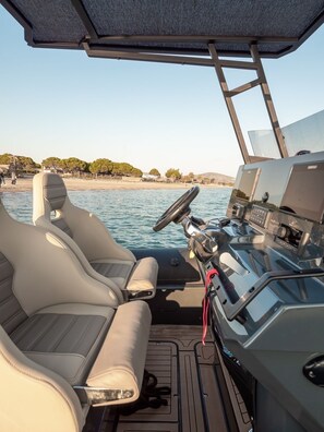 Playa en los alrededores y toallas de playa 