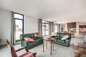 Smart TV y chimenea 