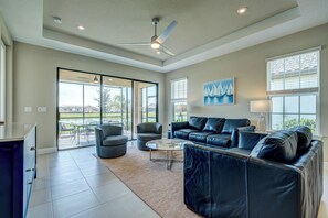 Een televisie, een kantoor en een printer