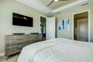 3 bedrooms, desk, WiFi, bed sheets