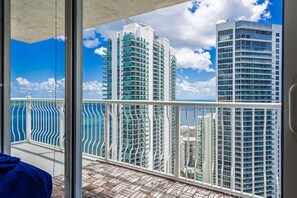 Interior - Dreamy Oceanfront Highfloor Corner Unit 2/2+Den (Miami)