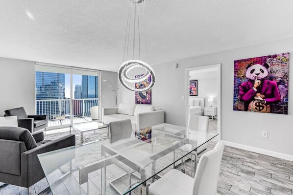 Smart-TV, Tischtennisplatte