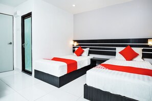 Deluxe Twin Room | Desk, laptop workspace, free WiFi, bed sheets - Collection O 88 Hotel (Malacca City)
