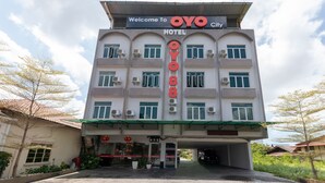 A multi-story hotel with a prominent sign reading "OYO City Hotel". - Collection O 88 Hotel (Malacca City)