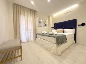 3 bedrooms, iron/ironing board, free WiFi, bed sheets - HS Málaga City Center 6pax (Málaga)