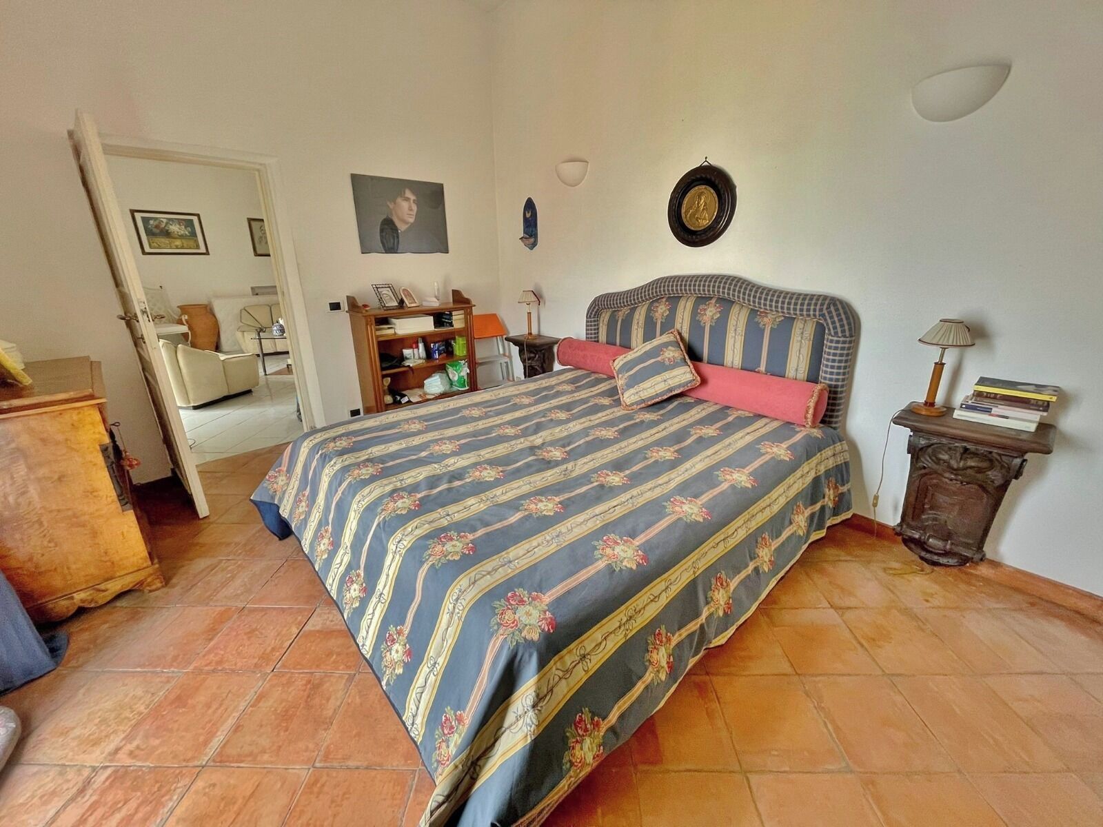 2 bedrooms, iron/ironing board, bed sheets