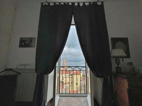 Super panoramic apartment with large terrace in medieval Gaeta.