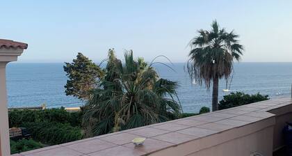 Super panoramic apartment with large terrace in medieval Gaeta.