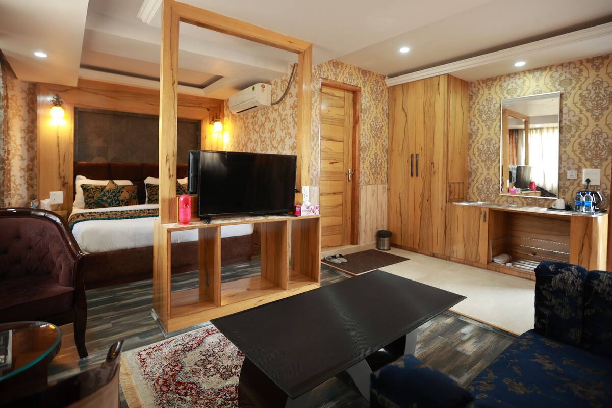 Studio Suite | Cadar kapas Mesir, peralatan tempat tidur premium, bar mini 