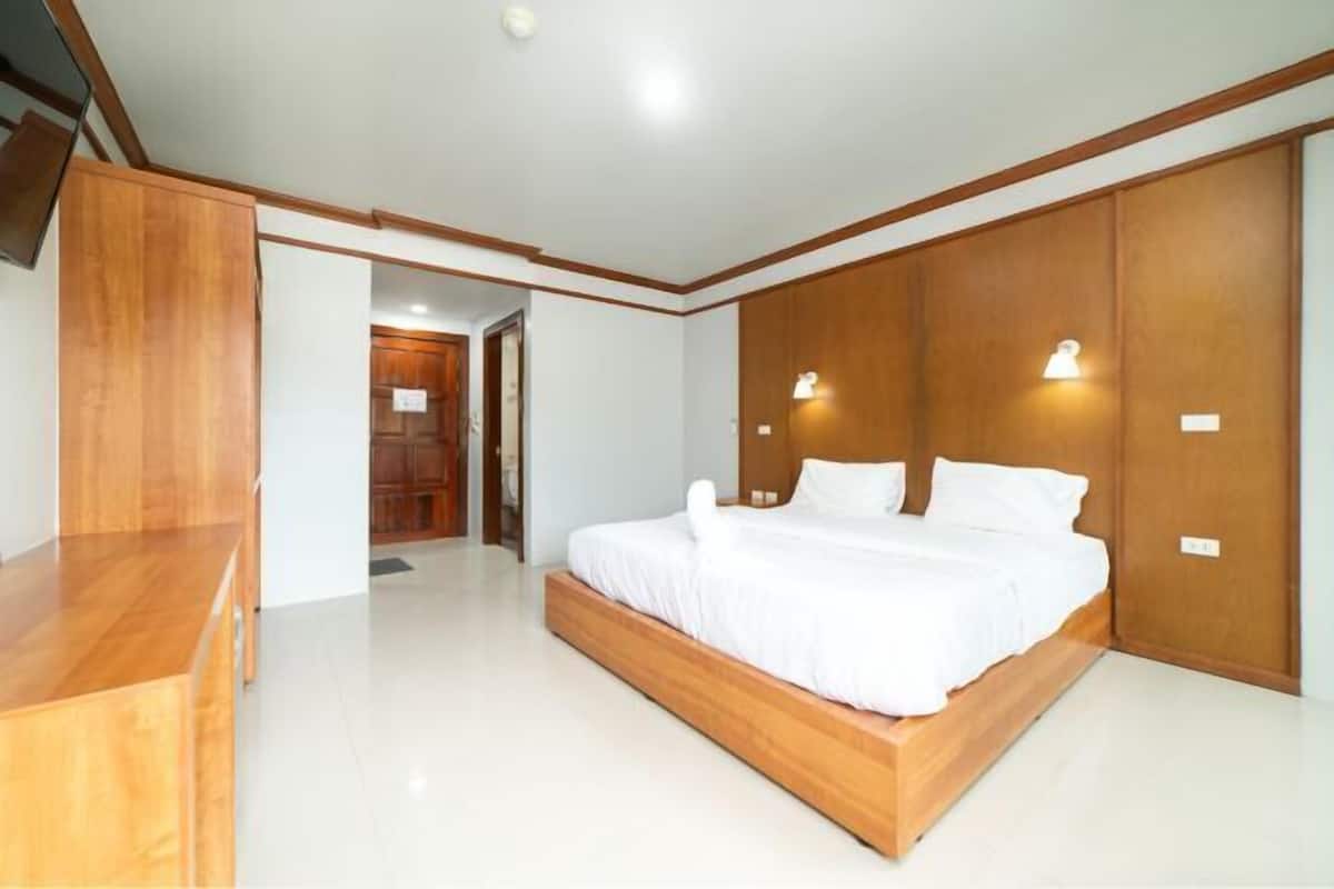 In-room safe, desk, laptop workspace, blackout curtains