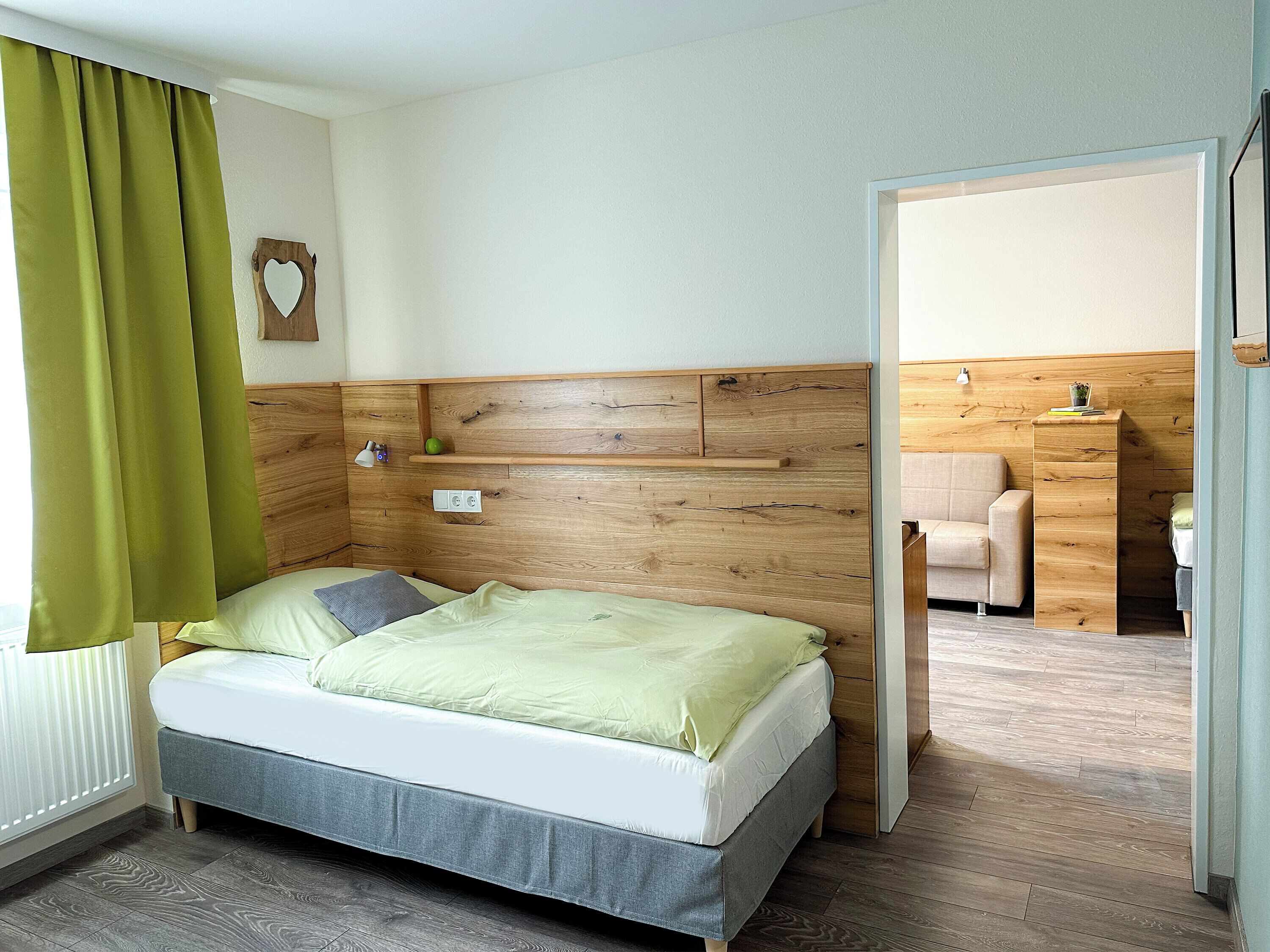 Bügeleisen/Bügelbrett, kostenloses WLAN, Bettwäsche