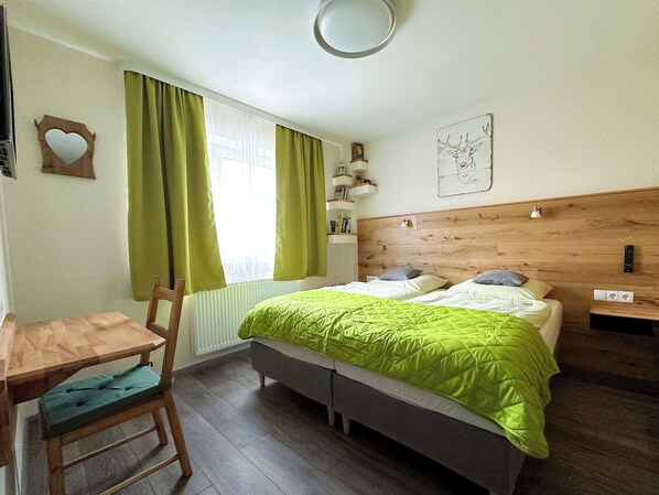 Chambre Double | Fer et planche à repasser, Wi-Fi gratuit, draps fournis