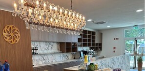 Dagelijks ontbijtbuffet (EUR 15 per persoon)