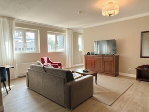 Deluxe Condo/Bilocale Deluxe | Living area - Guild Siena Senior Resort & Residence (Siena)