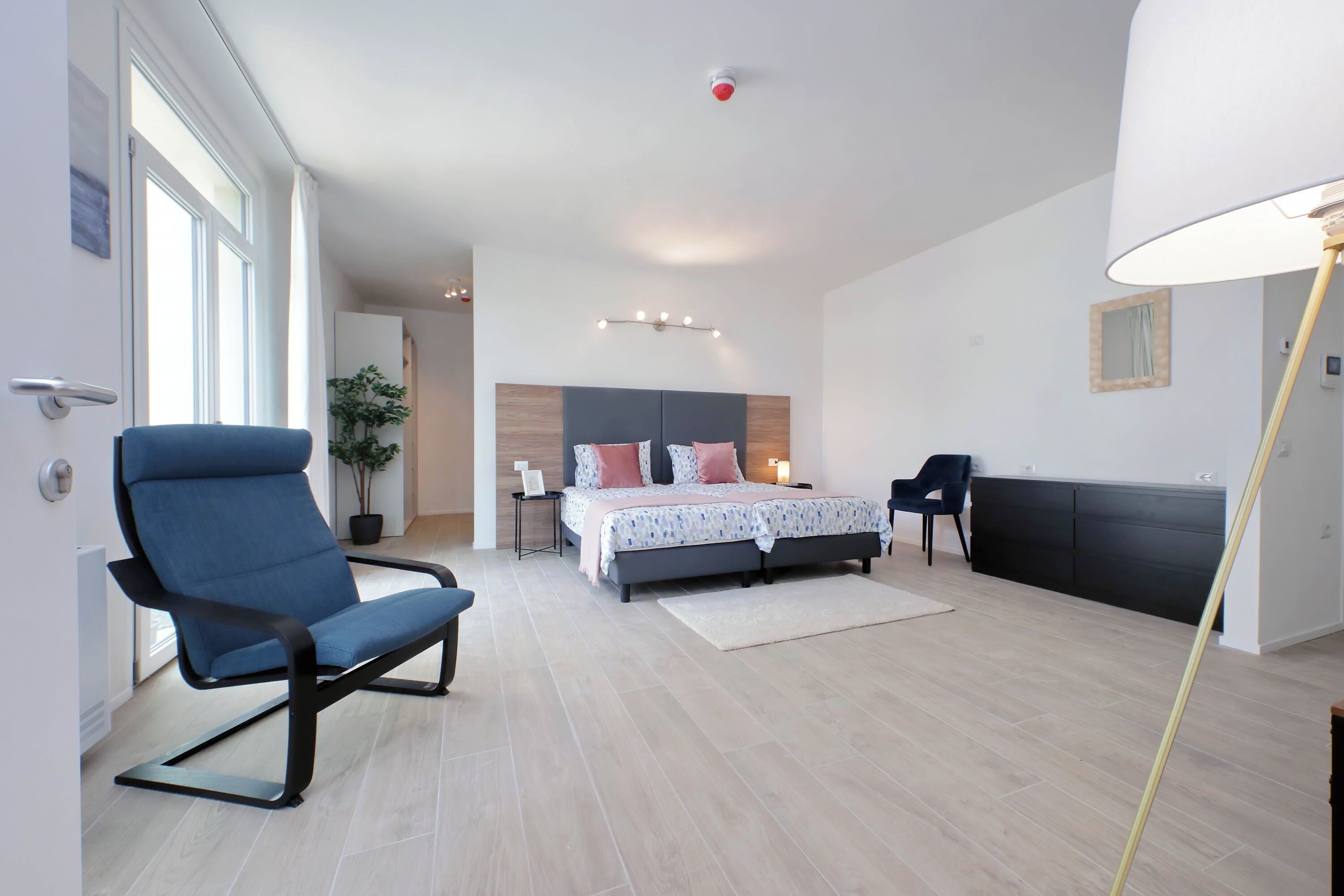 Estudio clásico | Wifi gratis, ropa de cama, accesible en silla de ruedas