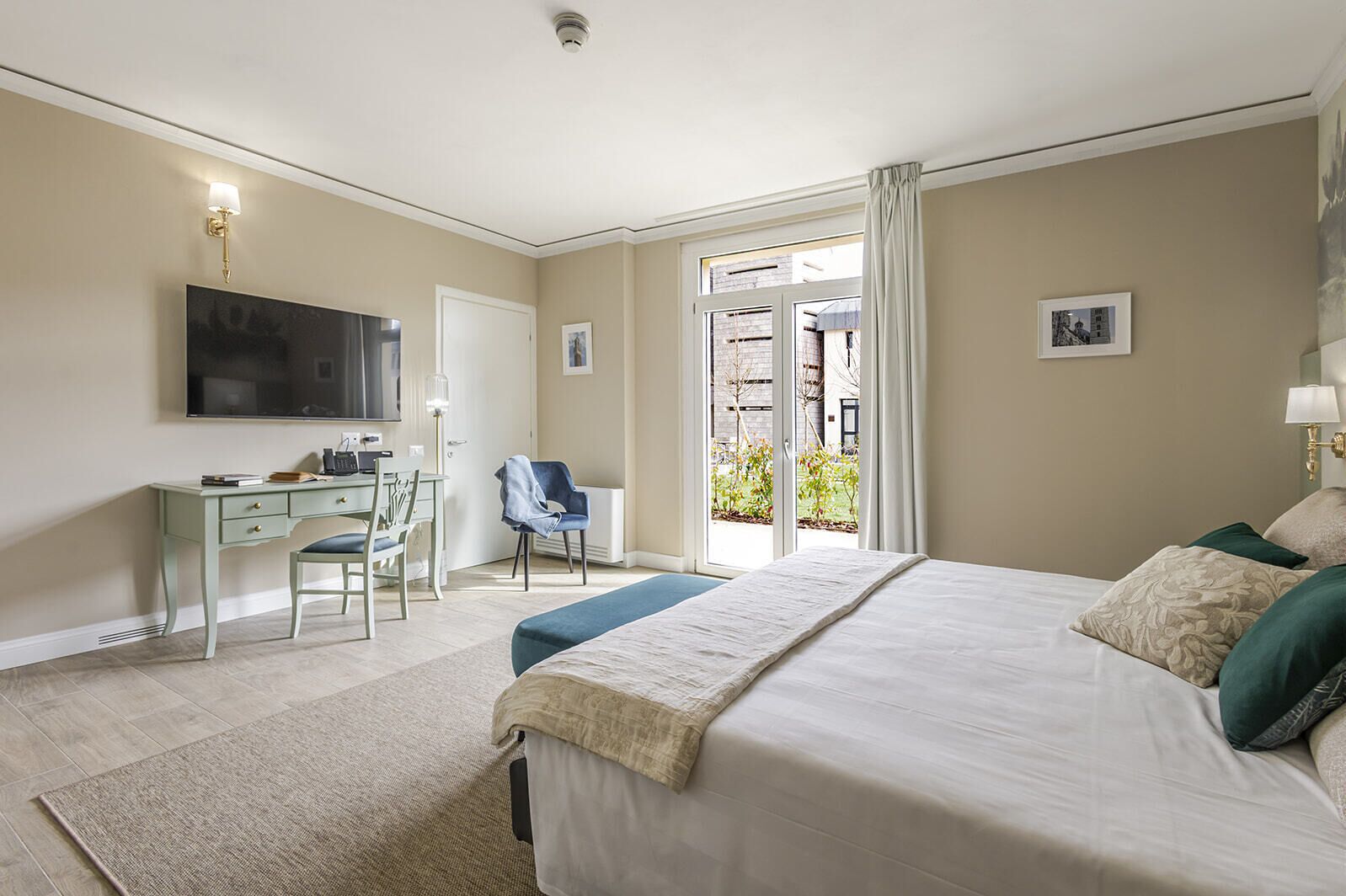 Tuscan Comfort Accessible | Premium bedding, WiFi (free), bed sheets