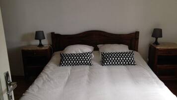 1 chambre, fer et planche Ă  repasser, Wi-Fi gratuit, draps fournis