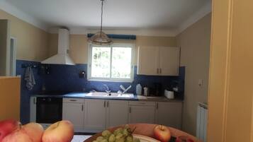 Frigorífic, microones, forn i placa de cuina