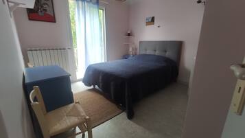 4 chambres, fer et planche à repasser, Wi-Fi gratuit, draps fournis