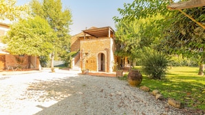 Exterior - Farmhouse "Appartamento Moraiolo" with Shared Pool & Wi-Fi (montepulciano)
