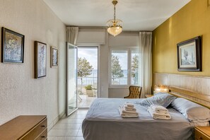 4 makuuhuonetta, silitysrauta/-lauta, ilmainen Wi-Fi, vuodevaatteet