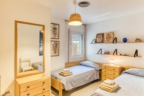 4 bedrooms, iron/ironing board, free WiFi, bed sheets