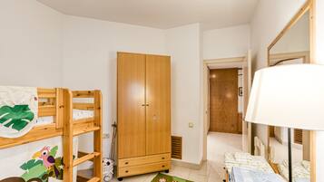 4 Schlafzimmer, Bügeleisen/Bügelbrett, kostenloses WLAN, Bettwäsche