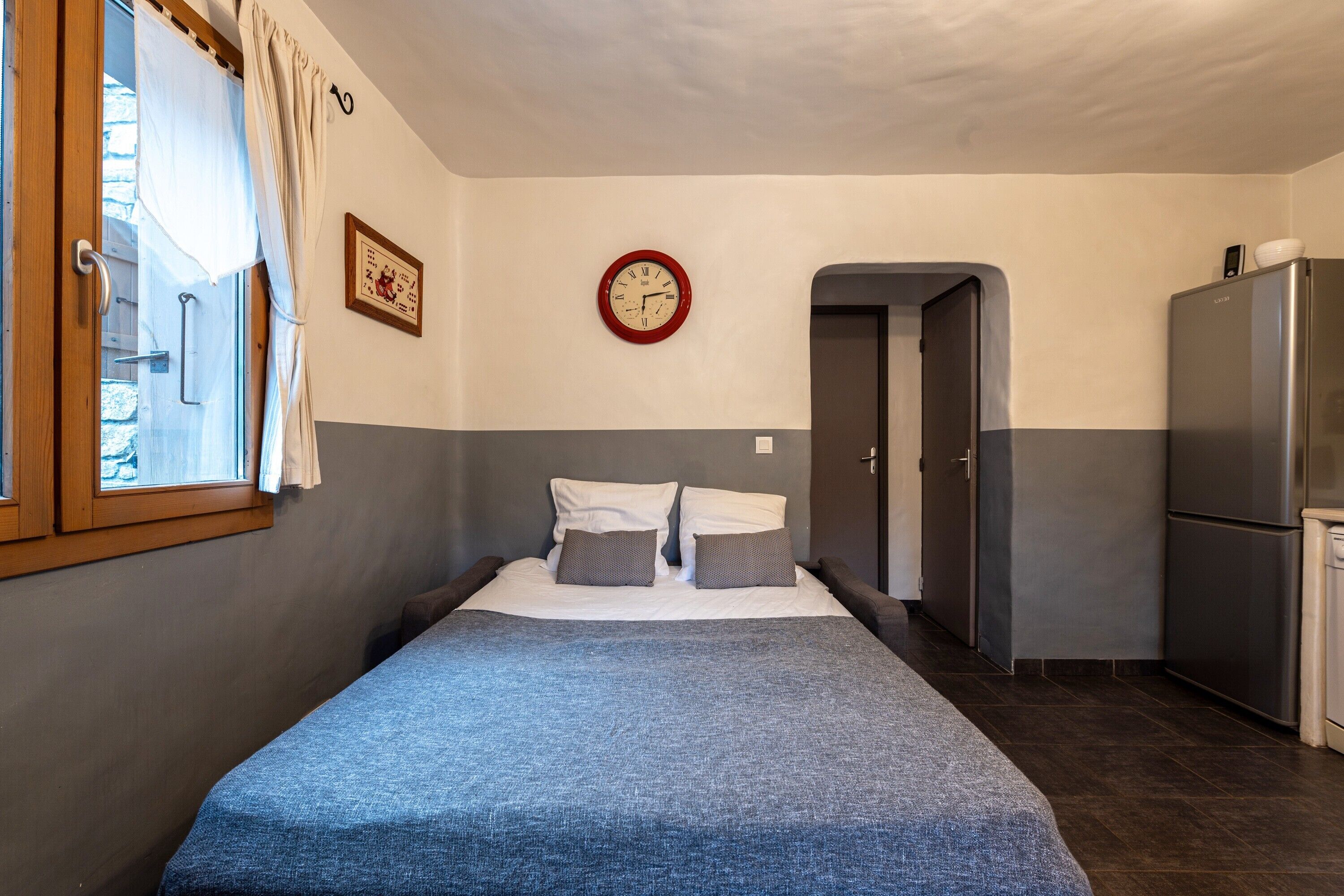 1 slaapkamer, een strijkplank/strijkijzer, gratis wifi, beddengoed