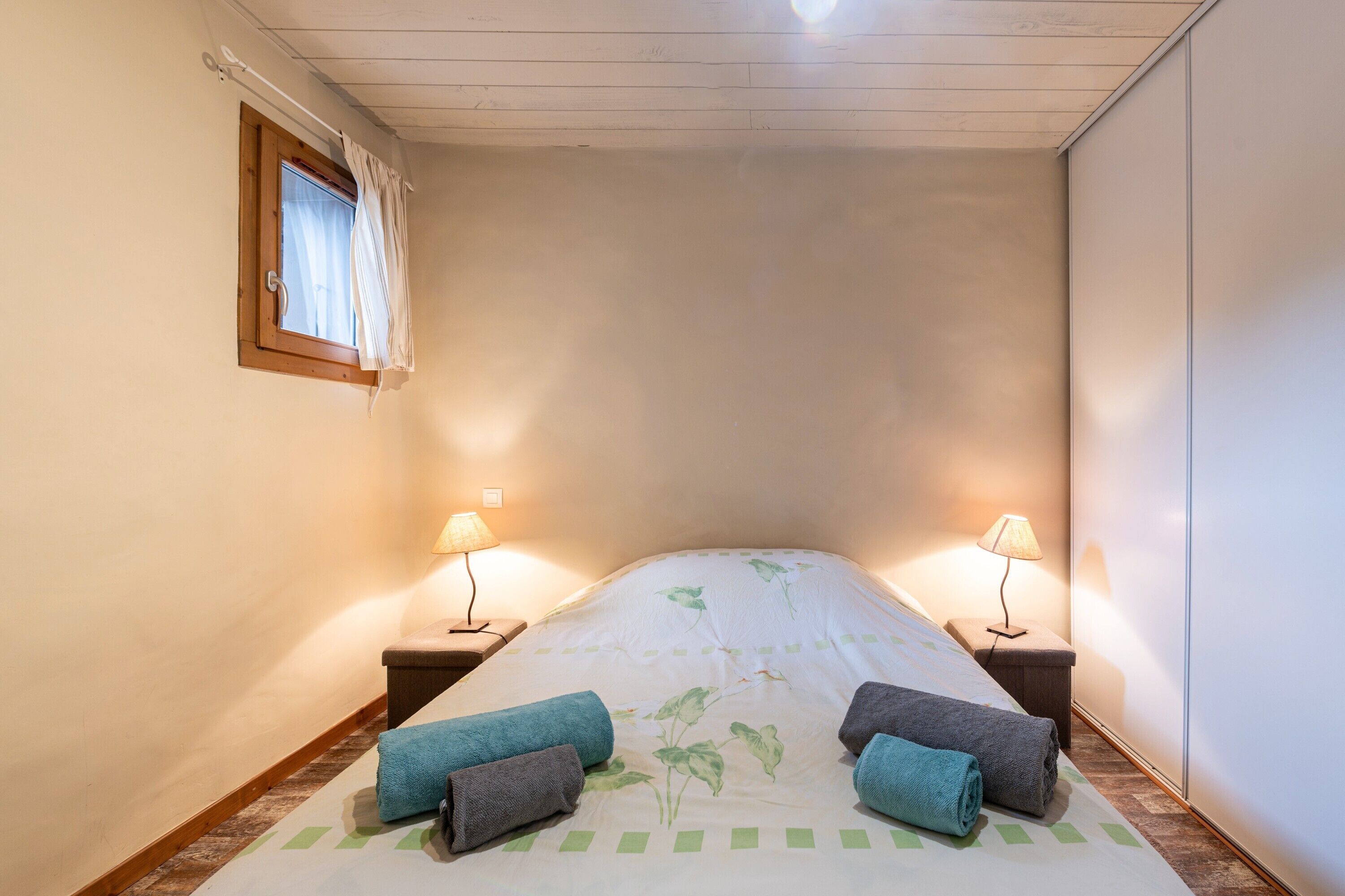 1 chambre, fer et planche à repasser, Wi-Fi gratuit, draps fournis