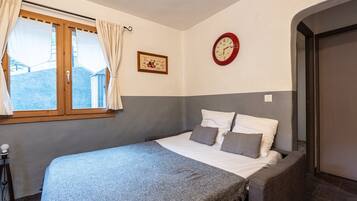 1 chambre, fer et planche Ă repasser, Wi-Fi gratuit, draps fournis