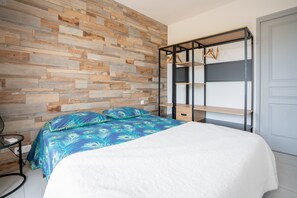 3 bedrooms, iron/ironing board, WiFi - Holiday Home 'Villa Avec Piscine Partagée' with Shared Pool, Wi-Fi and Air Conditioning (Agde)
