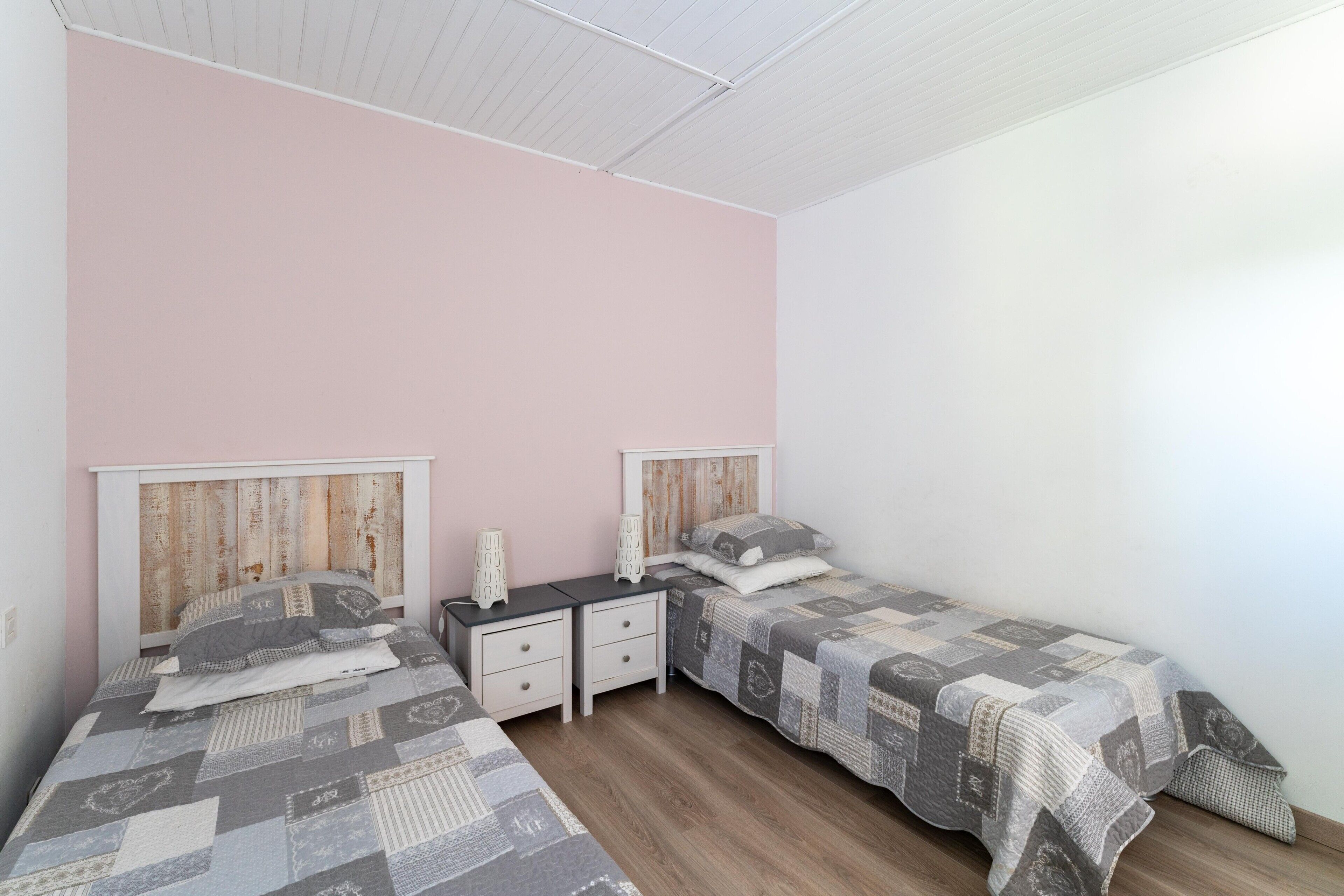 3 slaapkamers, een bureau, een strijkplank/strijkijzer, gratis wifi