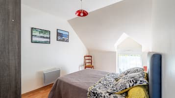 2 bedrooms, iron/ironing board, free WiFi, bed sheets