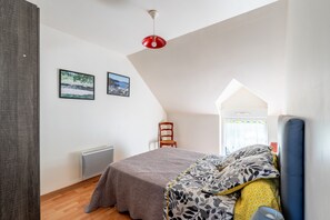 2 slaapkamers, een strijkplank/strijkijzer, gratis wifi, beddengoed
