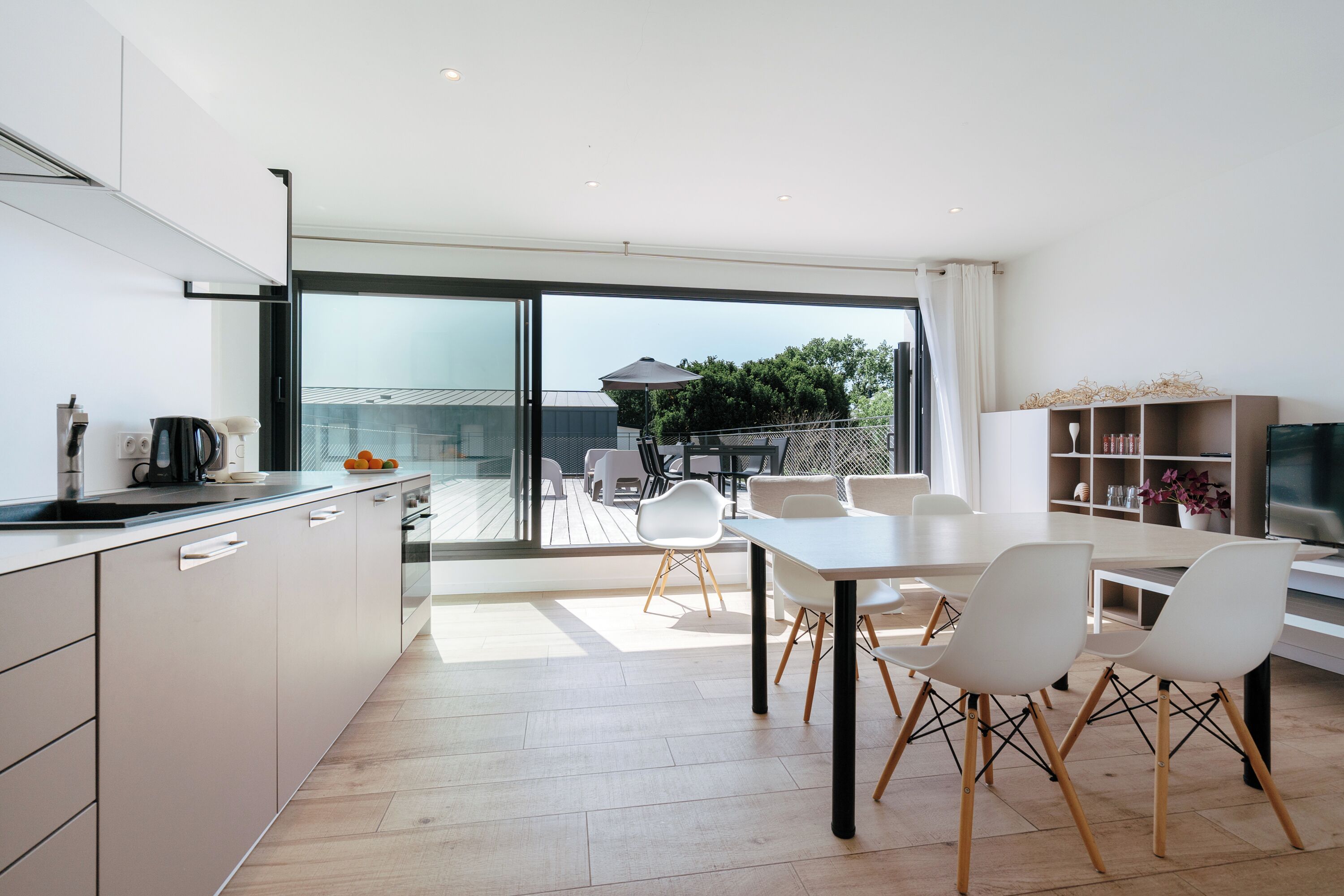 冰箱、微波炉、烤箱、炉灶