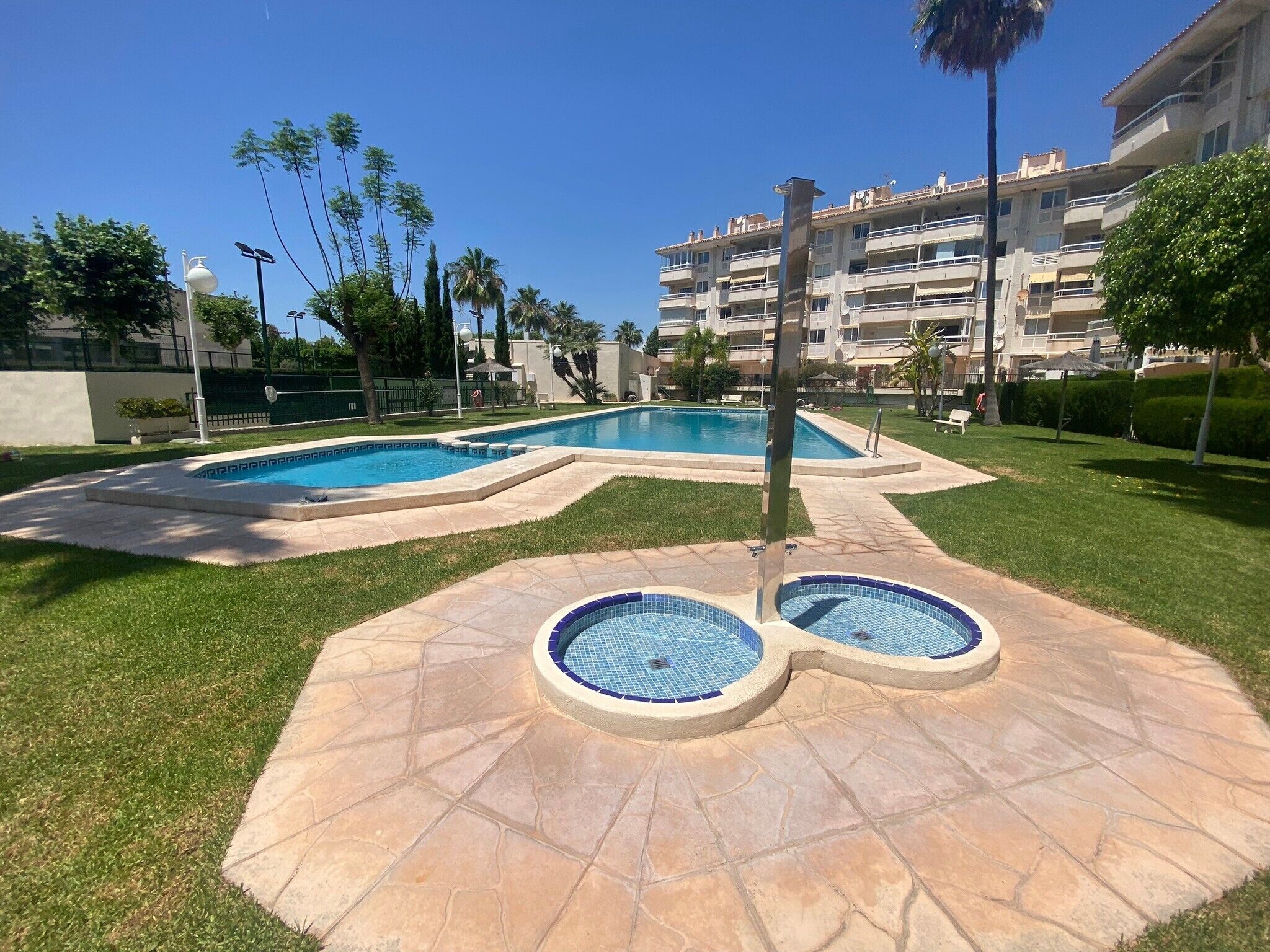 Una piscina techada, una piscina climatizada