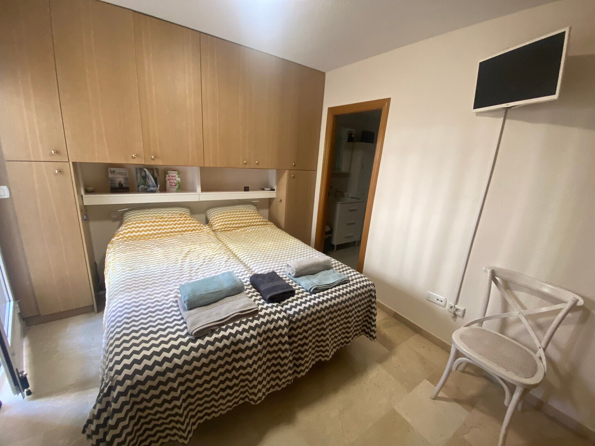 2 habitaciones, tabla de planchar con plancha y wifi gratis 