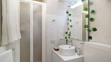 Shower, towels