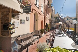 Outdoor dining - Holiday Apartment "Casa Della Nonna Teresa" (Bordighera)